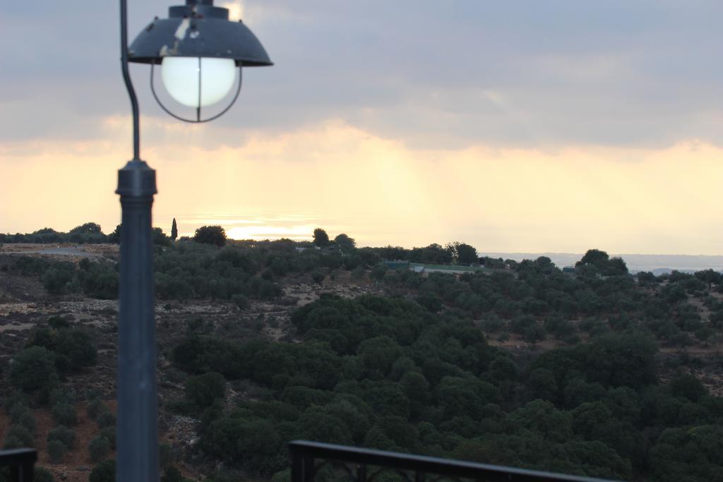 Апартаменты Benichuta Mitzpe Hila Экстерьер фото